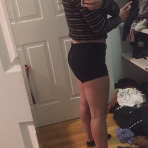 Super cute black denim shorts! #jorts #blackshorts